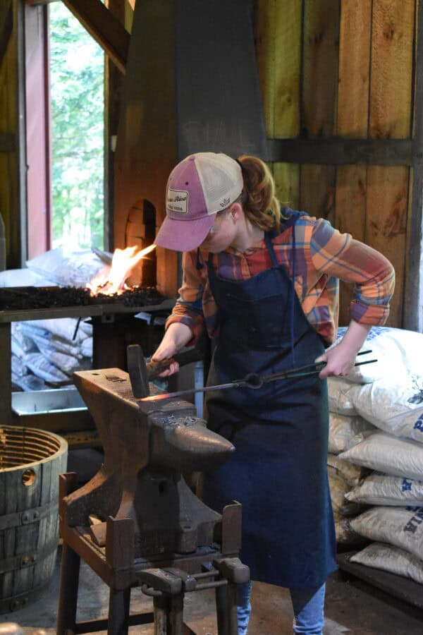 blacksmithing women