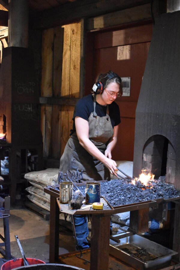 blacksmithing women